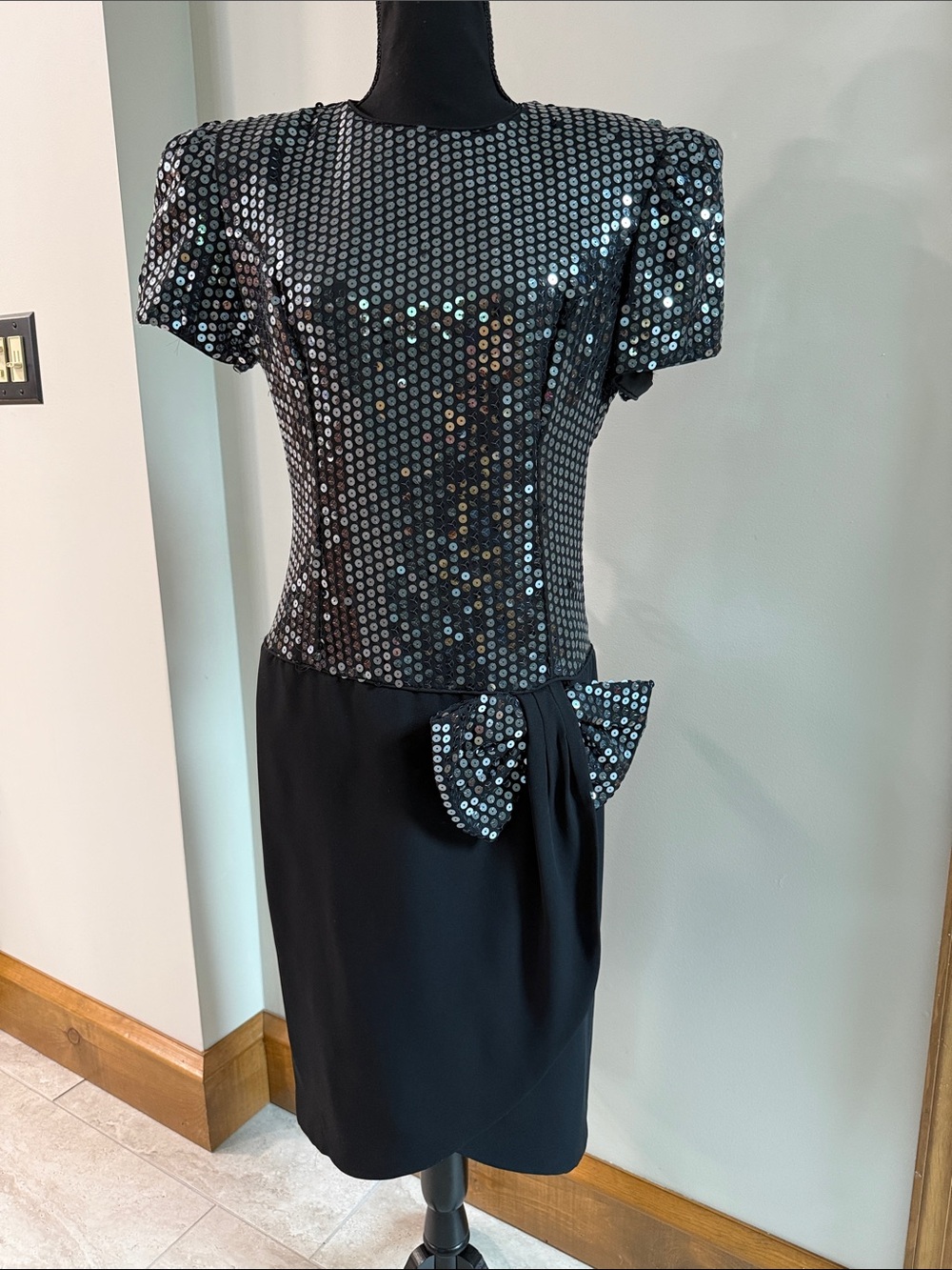 Opening Night 80’s Formal Black Sequin Dress Bow detail size 14 see Measurements